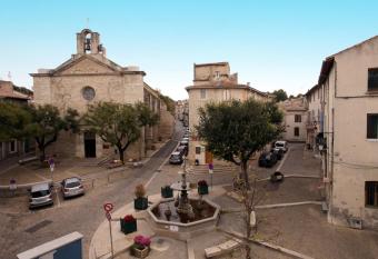 Le Louvre - Lieu Atypique has Balcony rooms