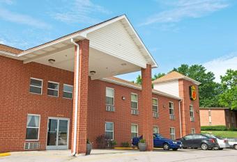 Super 8 by Wyndham St. Louis Airport has Smoking rooms