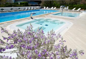 Hotel Mexico allows 18 year olds to book a room