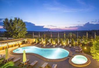 Sunny Hill allows 18 year olds to book a room