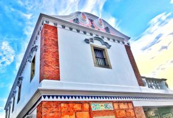 LuoFunJyu allows 18 year olds to book a room