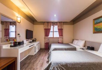 Incheon Airport Hotel has rooms with a private hot tub