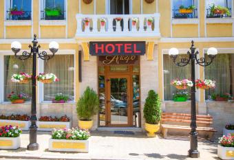 Hotel Alegro has Balcony rooms
