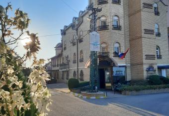 Preno  i  te Luna 2005 has Balcony rooms