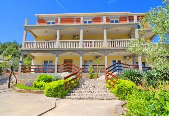 Apartments Veselka has Balcony rooms