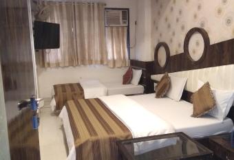 Hotel Navi Mumbai has Smoking rooms