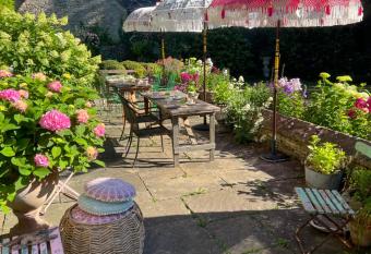 Pytts House Boutique Bed & Breakfast has Balcony rooms