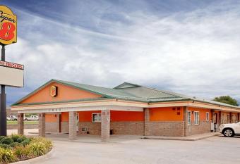 Super 8 by Wyndham Siloam Springs has Smoking rooms