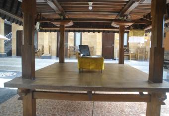 Budidin Homestay has Balcony rooms