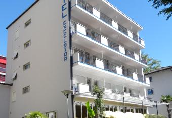 Hotel Excelsior allows 18 year olds to book a room