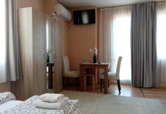 Benita Inn apartments allows 18 year olds to book a room