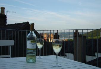 Conwy View Cottage has Balcony rooms