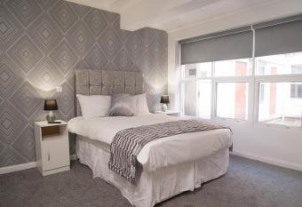 TLK Apartments and Hotel - Orpington allows 18 year olds to book a room