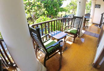 Fort Dew Guest House has Balcony rooms