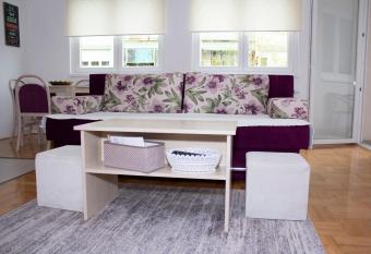 Apartman Marija has Balcony rooms