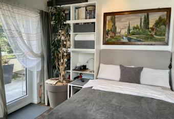 Guest Room in Stuttgart-Nord allows 18 year olds to book a room