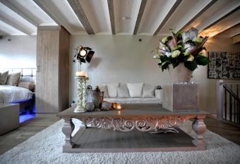 Suite & B by Hofke van Bazel allows 18 year olds to book a room