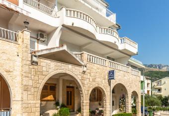 Villa Roko has Balcony rooms