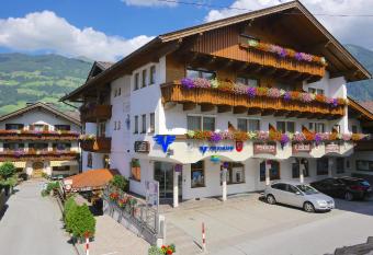 Central Hotel & Apart mit Landhaus Central has Balcony rooms