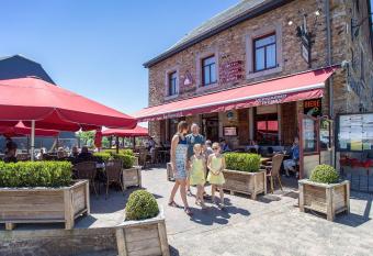 Hotel Le Fournil allows 18 year olds to book a room