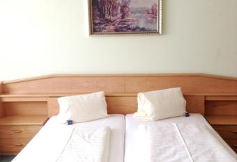 Hotel Garni allows 18 year olds to book a room