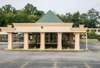 Rodeway Inn Newark has Smoking rooms
