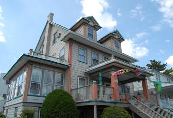 Atlantic House Bed & Breakfast has Balcony rooms