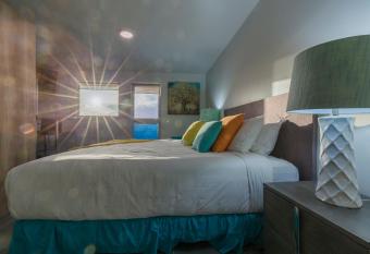 TuribanaPlaza has Balcony rooms