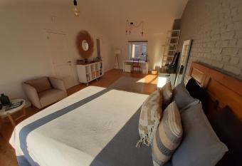 Office des bons enfants allows 18 year olds to book a room