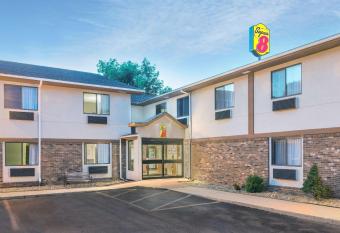Super 8 by Wyndham Tilton/Lake Winnipesaukee allows 18 year olds to book a room