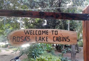 Rosa s Lake Cabins has Balcony rooms