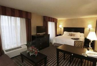 Hampton Inn & Suites Las Cruces I-25 allows 18 year olds to book a room