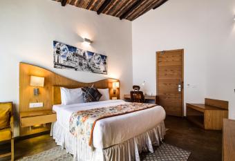 Bamboo Saa Resort & Spa - Udaipur has rooms with a private hot tub