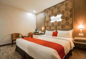 Paragon Nagoya Hotel Batam allows 18 year olds to book a room