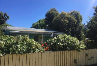 Apollo Bay Backpackers has Balcony rooms