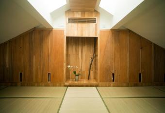 Rock&Wood Cozy House allows 18 year olds to book a room