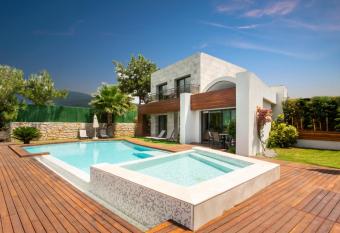 Alya Sierra Villa Hotel has Smoking/Balcony rooms