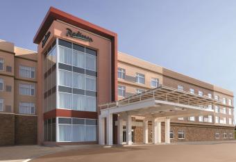 Radisson Kingswood Hotel & Suites, Fredericton allows 18 year olds to book a room