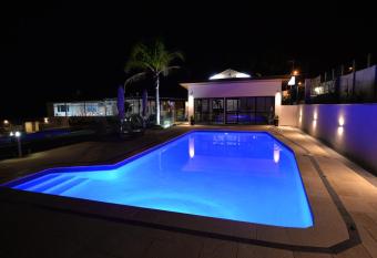 Country Comfort Amity Motel allows 18 year olds to book a room