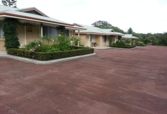 Emu Point Motel allows 18 year olds to book a room