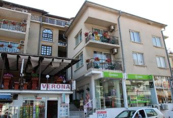 Family Hotel Verona allows 18 year olds to book a room