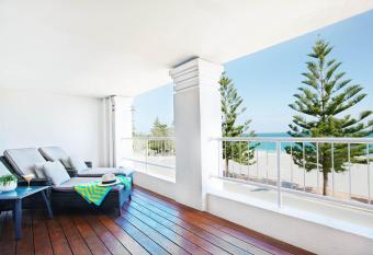 Cottesloe Beach Hotel has Balcony rooms