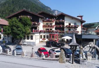 Hotel Alpenrose has Balcony rooms