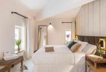 Boutique Hotel Sant Roc & Spa allows 18 year olds to book a room