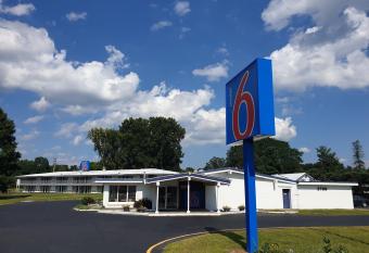 Motel 6 Schenectady. Ny has Smoking rooms