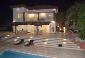 Villa Altavista El Campello, Alicante has Balcony rooms