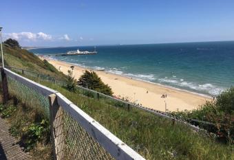 Kensington Hotel allows 18 year olds to book a room