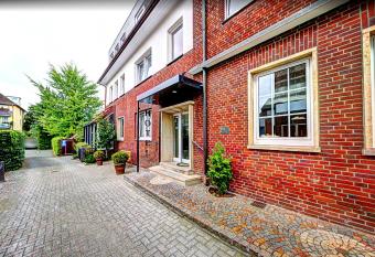 Hotel Jellentrup allows 18 year olds to book a room