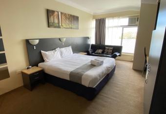 Taree Motor Inn has Balcony rooms