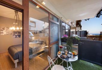 B&B Sorrento Queen has Balcony rooms